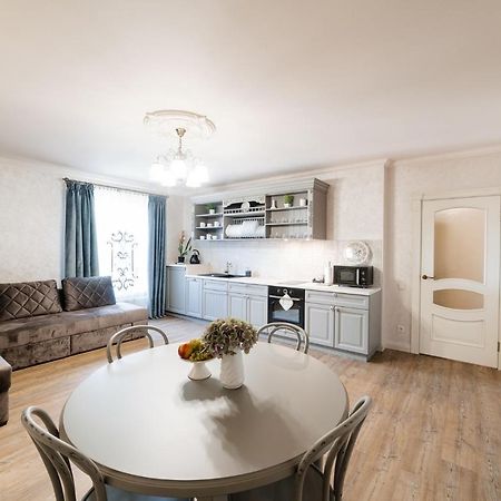 Lux Apartment On Duhnovicha Street .Free Parking. ウージュホロド エクステリア 写真