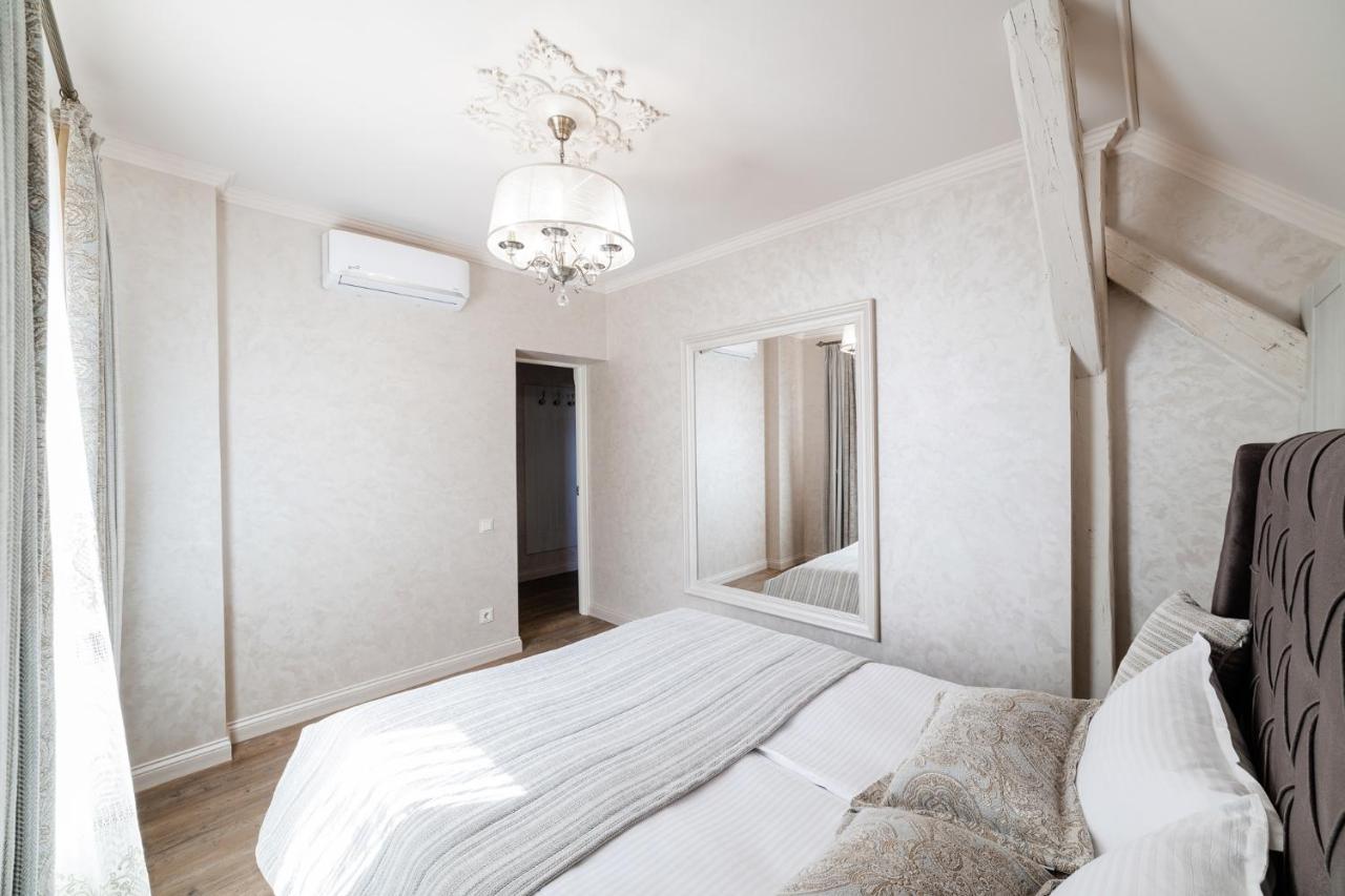 Lux Apartment On Duhnovicha Street .Free Parking. ウージュホロド エクステリア 写真