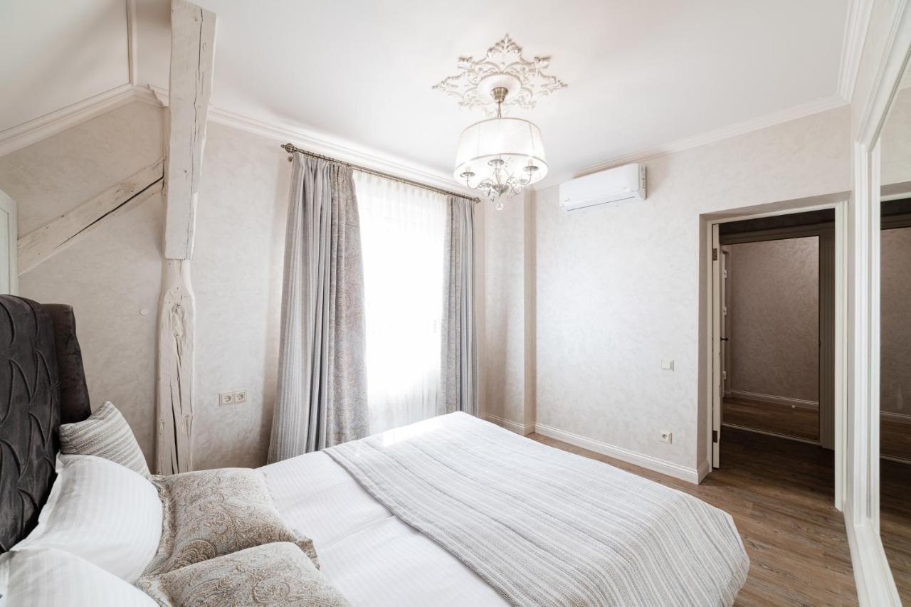 Lux Apartment On Duhnovicha Street .Free Parking. ウージュホロド エクステリア 写真