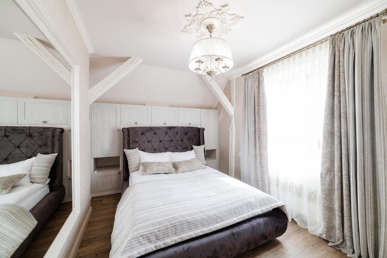 Lux Apartment On Duhnovicha Street .Free Parking. ウージュホロド エクステリア 写真