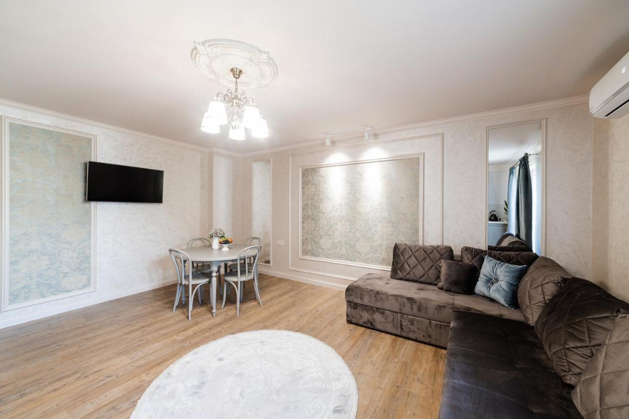 Lux Apartment On Duhnovicha Street .Free Parking. ウージュホロド エクステリア 写真