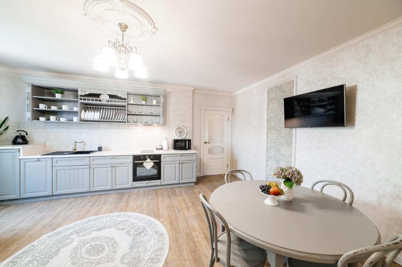 Lux Apartment On Duhnovicha Street .Free Parking. ウージュホロド エクステリア 写真