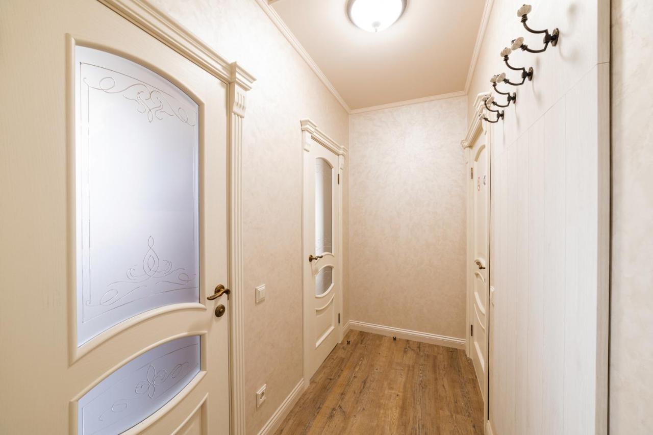 Lux Apartment On Duhnovicha Street .Free Parking. ウージュホロド エクステリア 写真